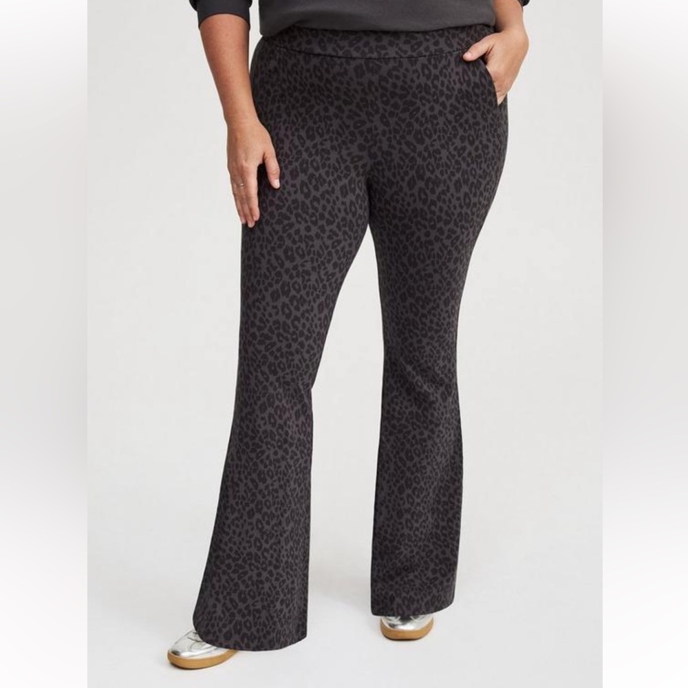 NWT Torrid full length flare pocket legging size 2 2x 18 20 leopard